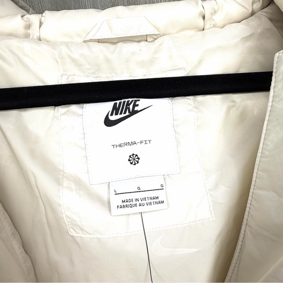 Nike Swoosh Cream Cropped Puffer Jacket - Picture 5 of 10